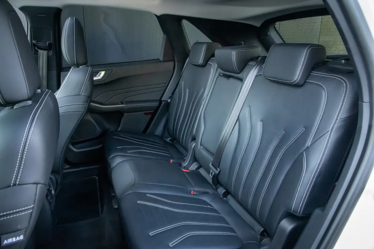 2.5 PHEV Vignale | 100 % dealer o.h. | Trekhaak | Panoramadak | Adaptieve cruise | Head-up display | B&O Audio | Winter-pack | Memory-seat | Dodehoek detectie
