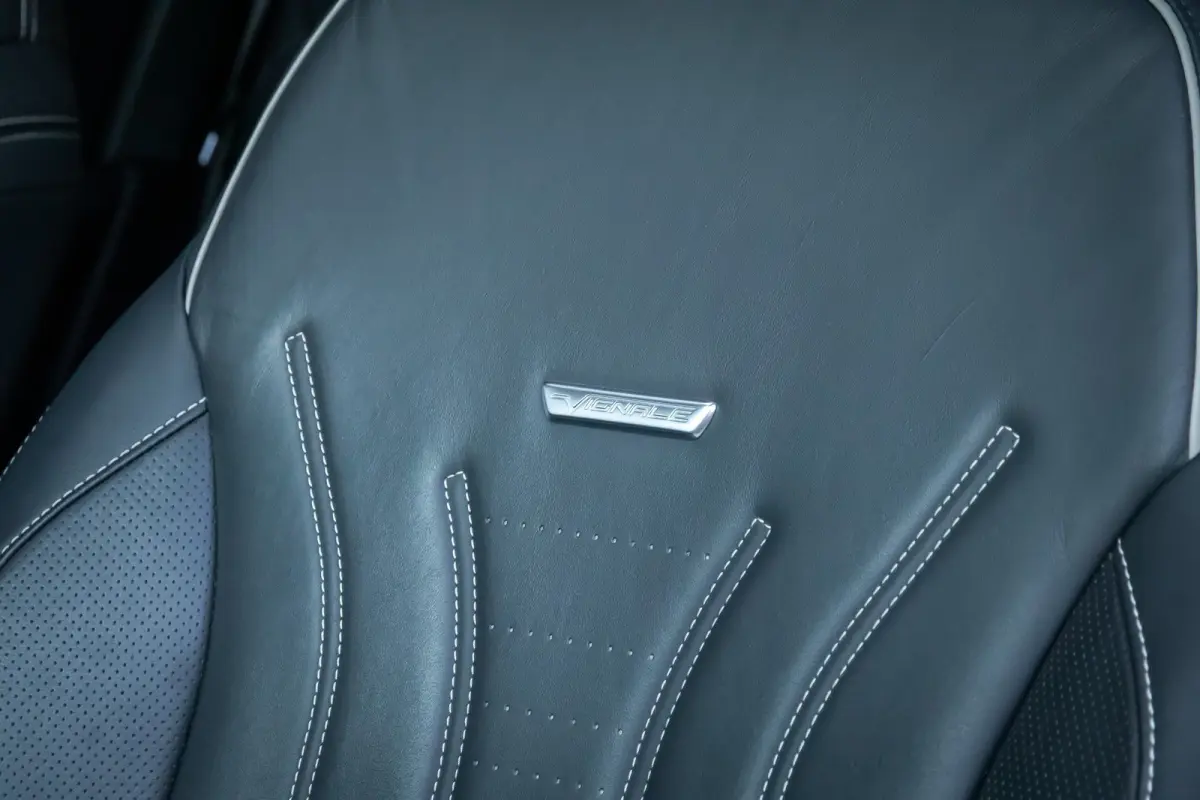 2.5 PHEV Vignale | 100 % dealer o.h. | Trekhaak | Panoramadak | Adaptieve cruise | Head-up display | B&O Audio | Winter-pack | Memory-seat | Dodehoek detectie