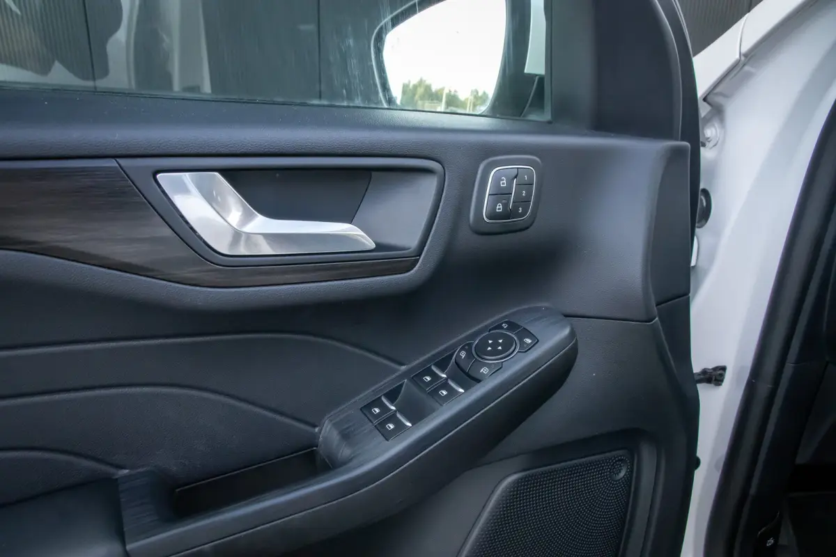 2.5 PHEV Vignale | 100 % dealer o.h. | Trekhaak | Panoramadak | Adaptieve cruise | Head-up display | B&O Audio | Winter-pack | Memory-seat | Dodehoek detectie