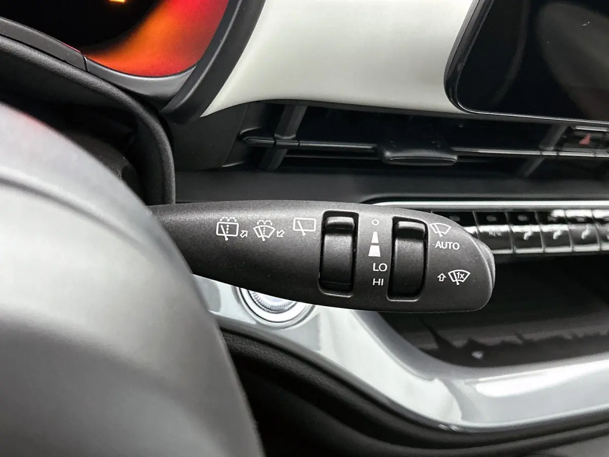 1.0 65pk Hybrid La Prima | VOORRAAD VOORDEEL | Climate Control | Apple CarPlay/Android Auto | 16'' LM velgen | Glazendak | Camera | Cruise Control | Stoelverwarming | LED |