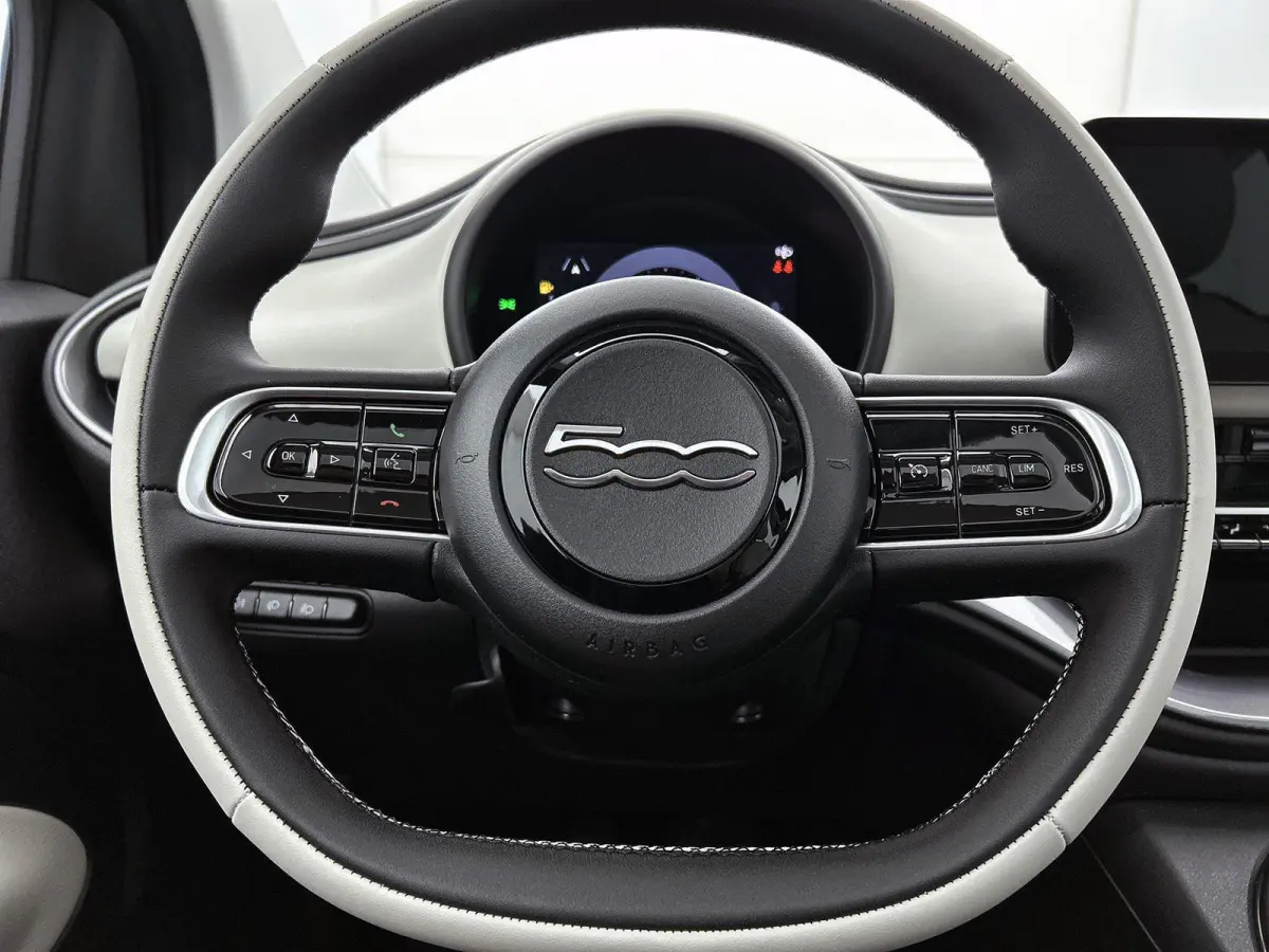 1.0 65pk Hybrid La Prima | VOORRAAD VOORDEEL | Climate Control | Apple CarPlay/Android Auto | 16'' LM velgen | Glazendak | Camera | Cruise Control | Stoelverwarming | LED |