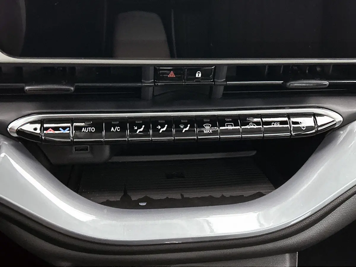 1.0 65pk Hybrid La Prima | VOORRAAD VOORDEEL | Climate Control | Apple CarPlay/Android Auto | 16'' LM velgen | Glazendak | Camera | Cruise Control | Stoelverwarming | LED |