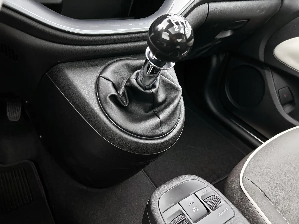 1.0 65pk Hybrid La Prima | VOORRAAD VOORDEEL | Climate Control | Apple CarPlay/Android Auto | 16'' LM velgen | Glazendak | Camera | Cruise Control | Stoelverwarming | LED |