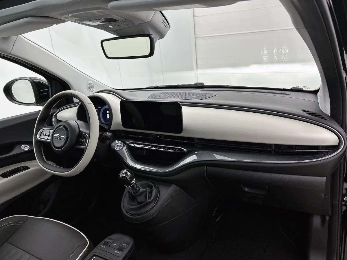 1.0 65pk Hybrid La Prima | VOORRAAD VOORDEEL | Climate Control | Apple CarPlay/Android Auto | 16'' LM velgen | Glazendak | Camera | Cruise Control | Stoelverwarming | LED |
