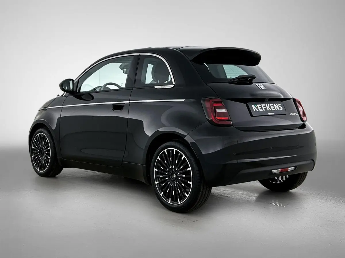 1.0 65pk Hybrid La Prima | VOORRAAD VOORDEEL | Climate Control | Apple CarPlay/Android Auto | 16'' LM velgen | Glazendak | Camera | Cruise Control | Stoelverwarming | LED |
