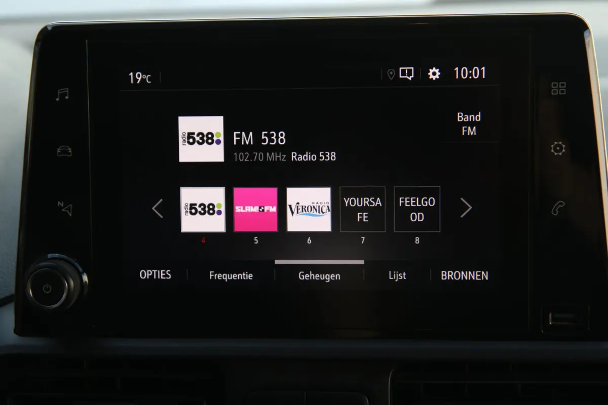 1.5D 102Pk Edition / Navi / Carplay / Multi stuur