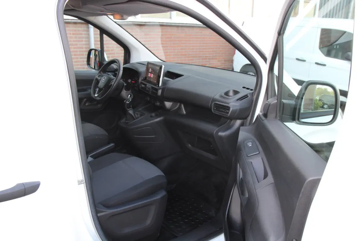 1.5D 102Pk Edition / Navi / Carplay / Multi stuur