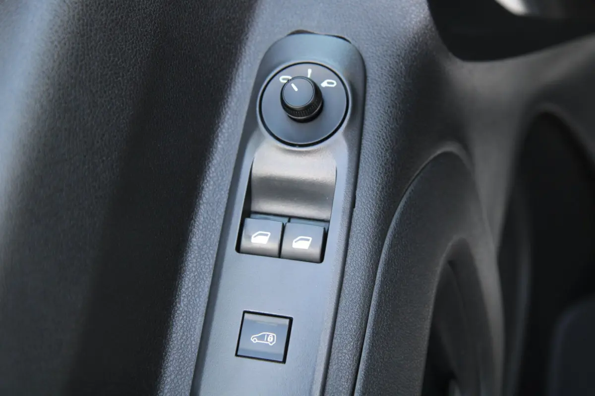 1.5D 102Pk Edition / Navi / Carplay / Multi stuur