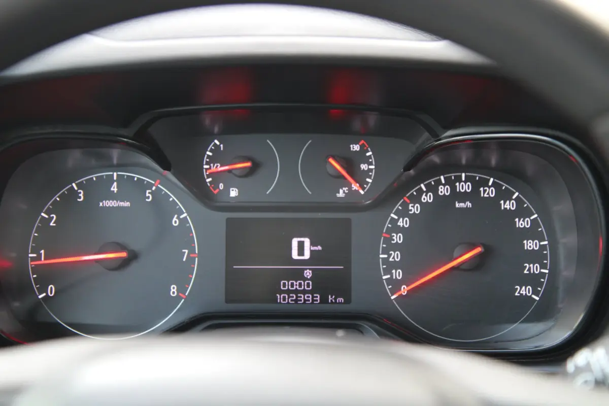 1.5D 102Pk Edition / Navi / Carplay / Multi stuur