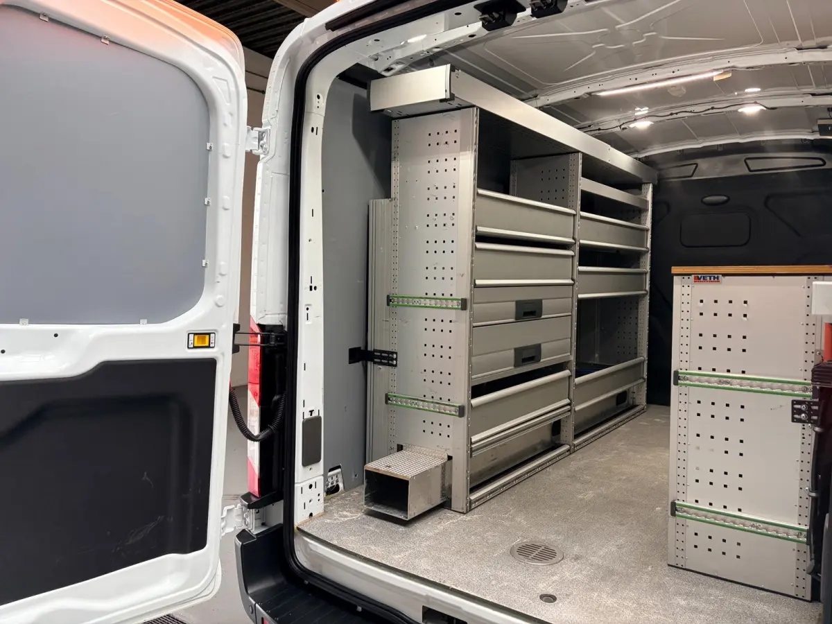 SERVICEWAGEN ELEKTRISCH AUTOMAAT 350 L2H2 Trend 68 kWh BOTT INRICHTING, V230 OMVORMER, RIJKLAARPRIJS!