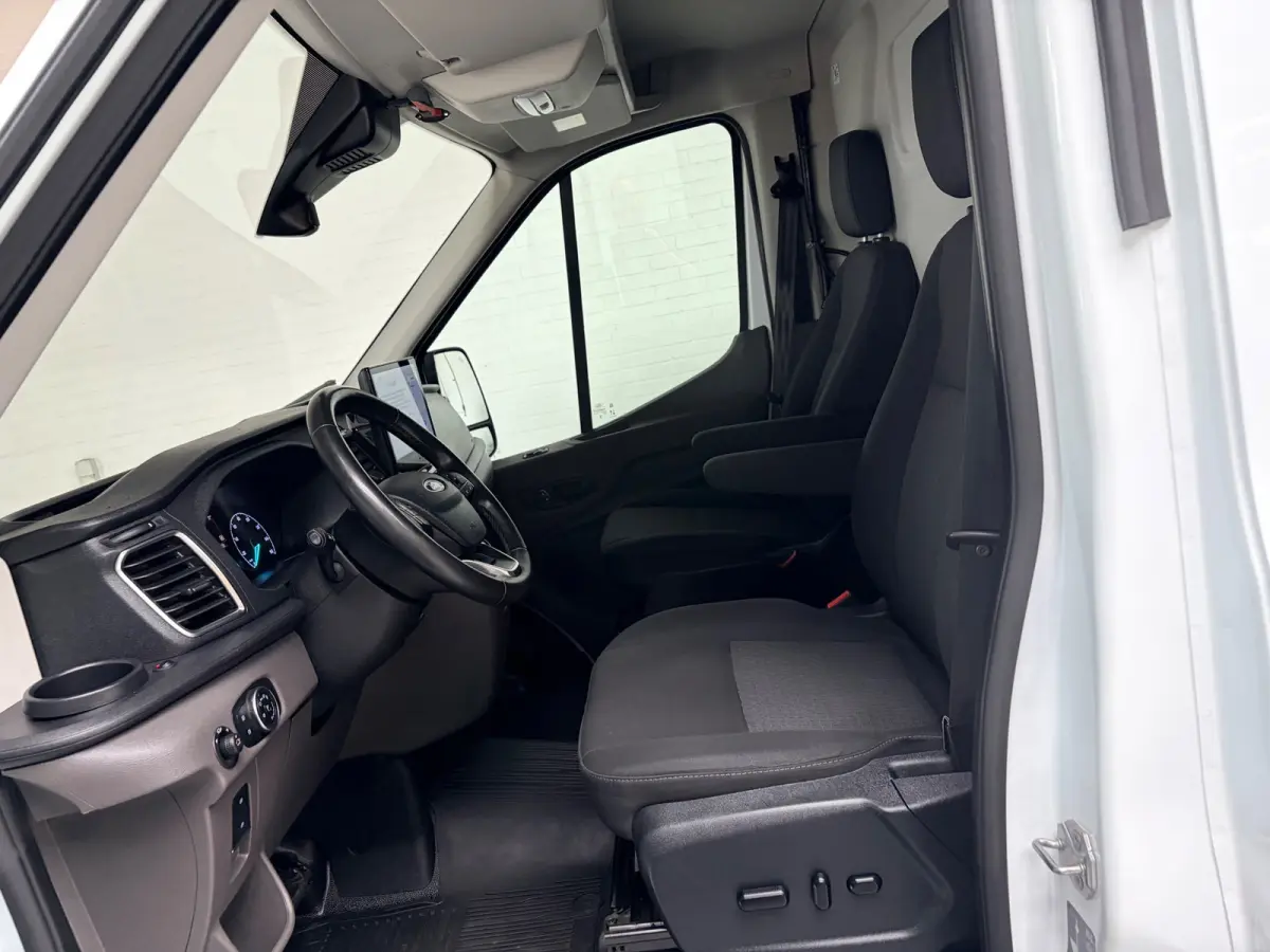 SERVICEWAGEN ELEKTRISCH AUTOMAAT 350 L2H2 Trend 68 kWh BOTT INRICHTING, V230 OMVORMER, RIJKLAARPRIJS!