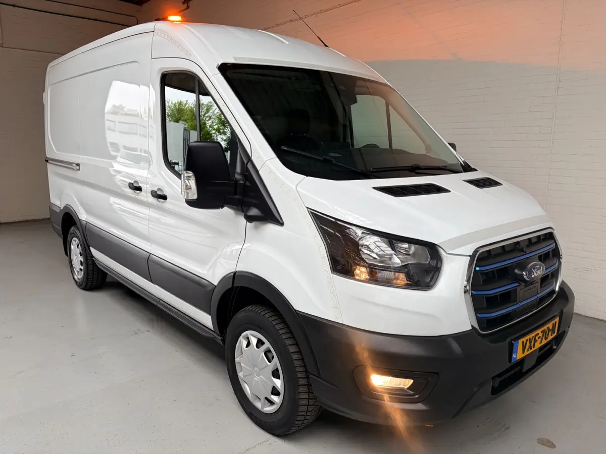 SERVICEWAGEN ELEKTRISCH AUTOMAAT 350 L2H2 Trend 68 kWh BOTT INRICHTING, V230 OMVORMER, RIJKLAARPRIJS!