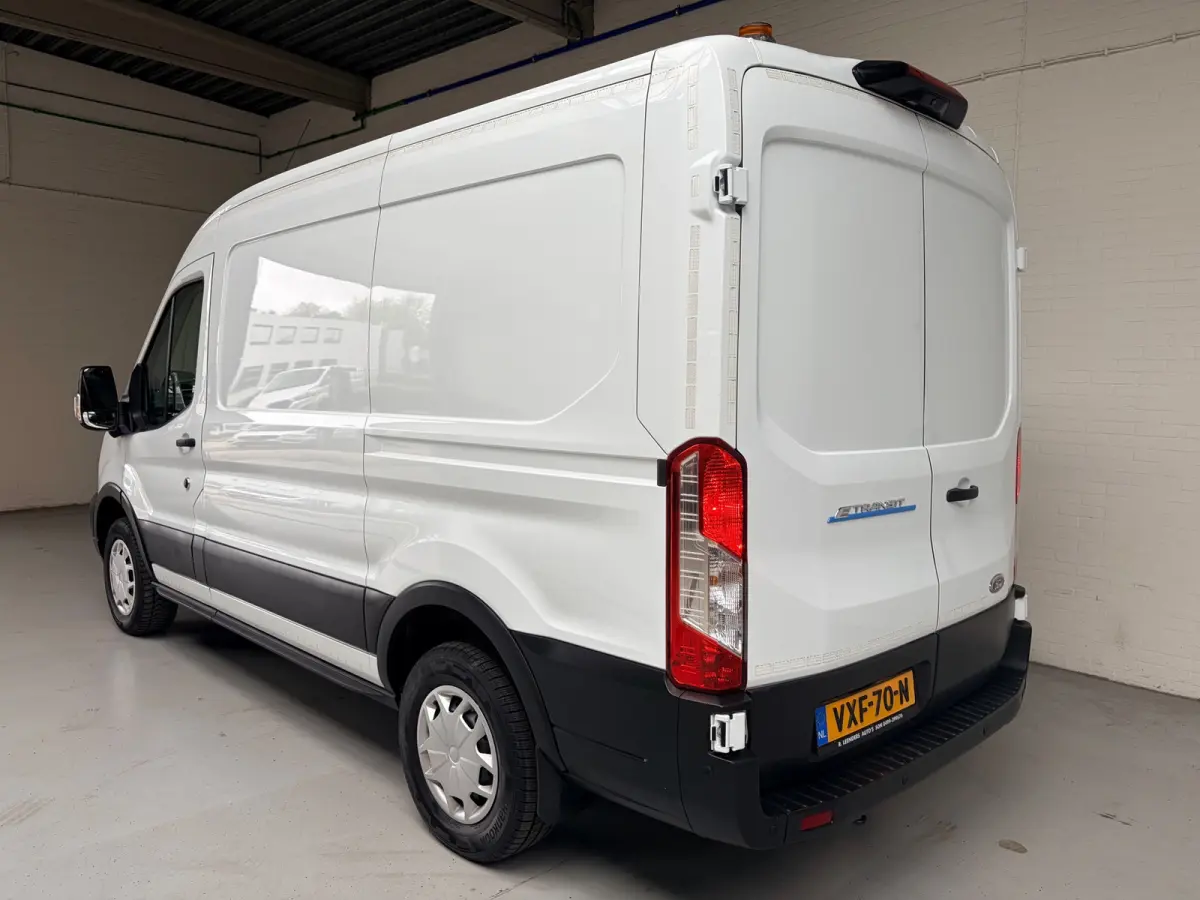 SERVICEWAGEN ELEKTRISCH AUTOMAAT 350 L2H2 Trend 68 kWh BOTT INRICHTING, V230 OMVORMER, RIJKLAARPRIJS!