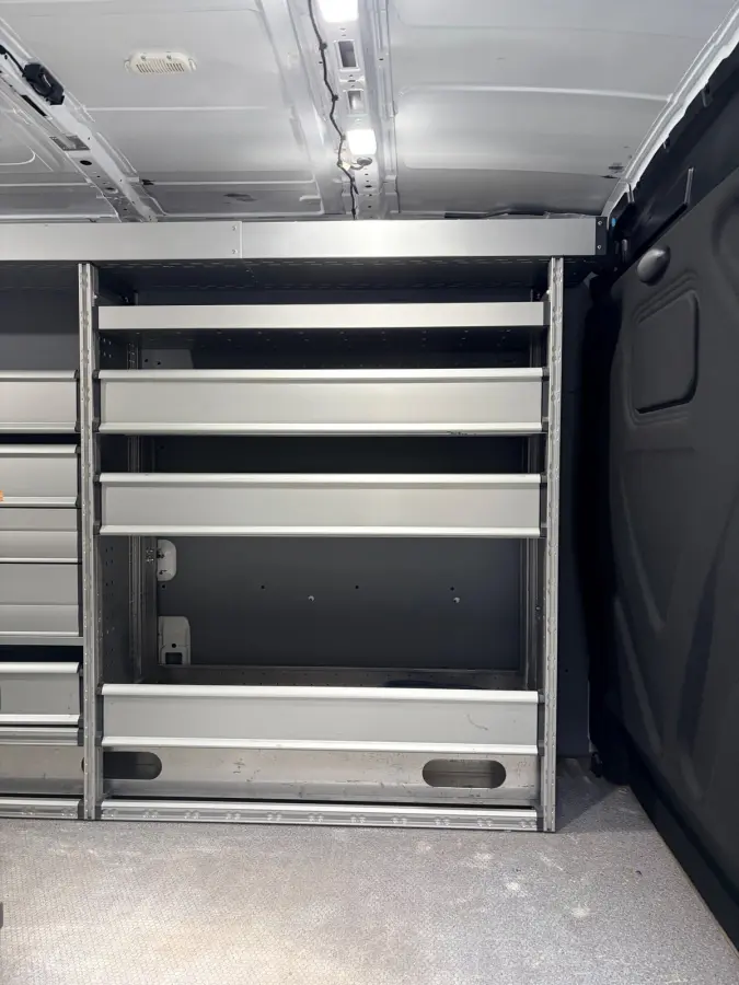 SERVICEWAGEN ELEKTRISCH AUTOMAAT 350 L2H2 Trend 68 kWh BOTT INRICHTING, V230 OMVORMER, RIJKLAARPRIJS!