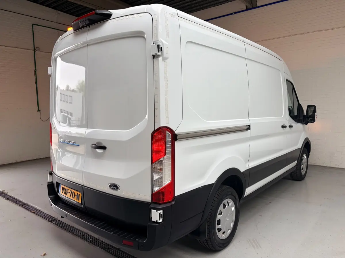 SERVICEWAGEN ELEKTRISCH AUTOMAAT 350 L2H2 Trend 68 kWh BOTT INRICHTING, V230 OMVORMER, RIJKLAARPRIJS!
