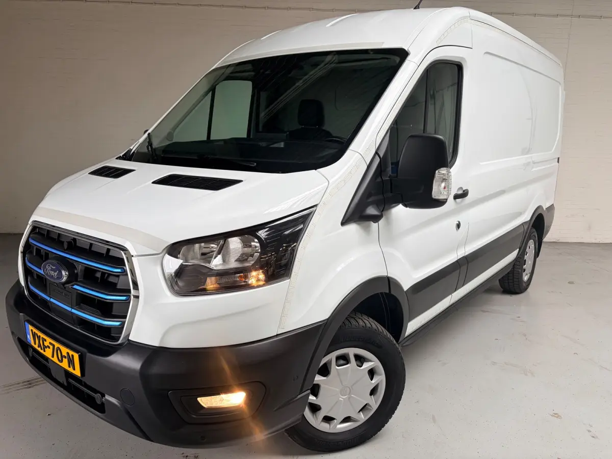 SERVICEWAGEN ELEKTRISCH AUTOMAAT 350 L2H2 Trend 68 kWh BOTT INRICHTING, V230 OMVORMER, RIJKLAARPRIJS!