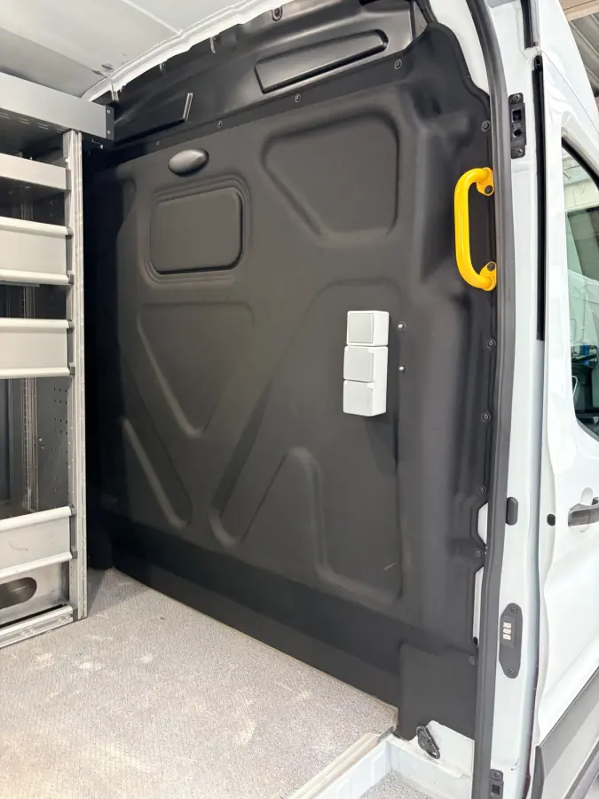 SERVICEWAGEN ELEKTRISCH AUTOMAAT 350 L2H2 Trend 68 kWh BOTT INRICHTING, V230 OMVORMER, RIJKLAARPRIJS!