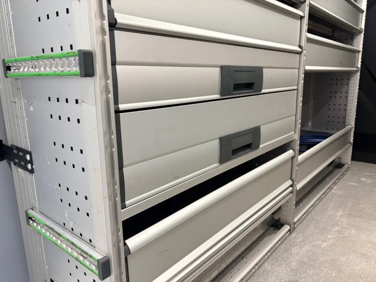 SERVICEWAGEN ELEKTRISCH AUTOMAAT 350 L2H2 Trend 68 kWh BOTT INRICHTING, V230 OMVORMER, RIJKLAARPRIJS!