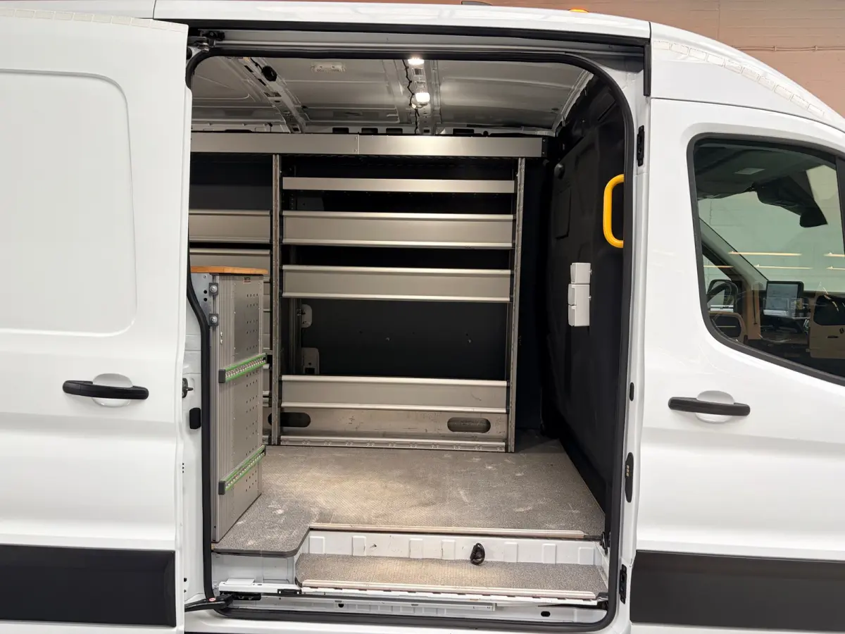 SERVICEWAGEN ELEKTRISCH AUTOMAAT 350 L2H2 Trend 68 kWh BOTT INRICHTING, V230 OMVORMER, RIJKLAARPRIJS!