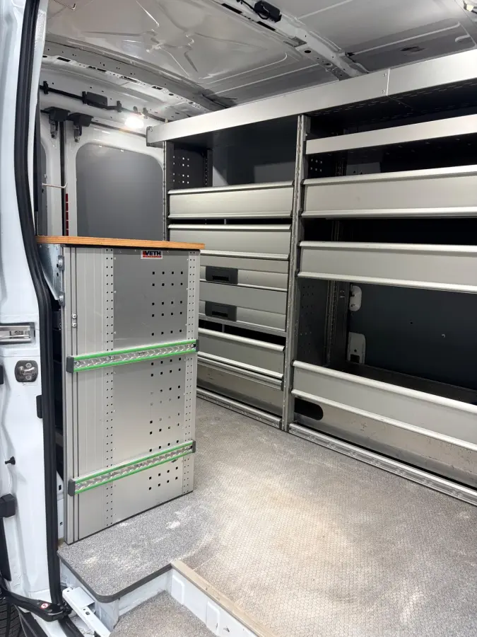 SERVICEWAGEN ELEKTRISCH AUTOMAAT 350 L2H2 Trend 68 kWh BOTT INRICHTING, V230 OMVORMER, RIJKLAARPRIJS!
