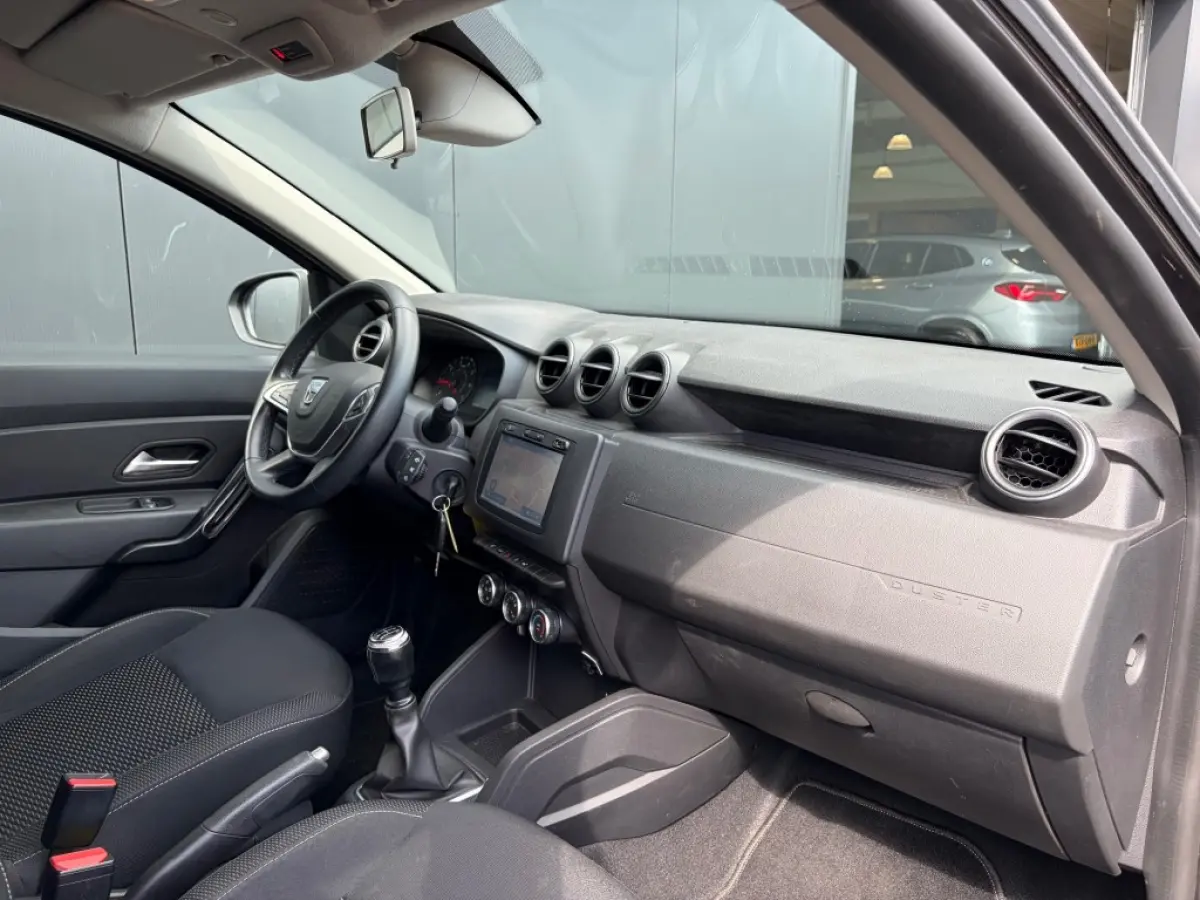 1.6 Comfort Navi Cruise Camera PDC Hoge instap 4-Seizoensbanden