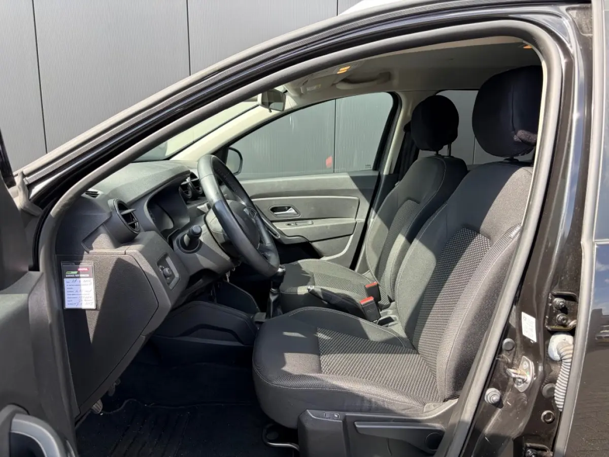 1.6 Comfort Navi Cruise Camera PDC Hoge instap 4-Seizoensbanden
