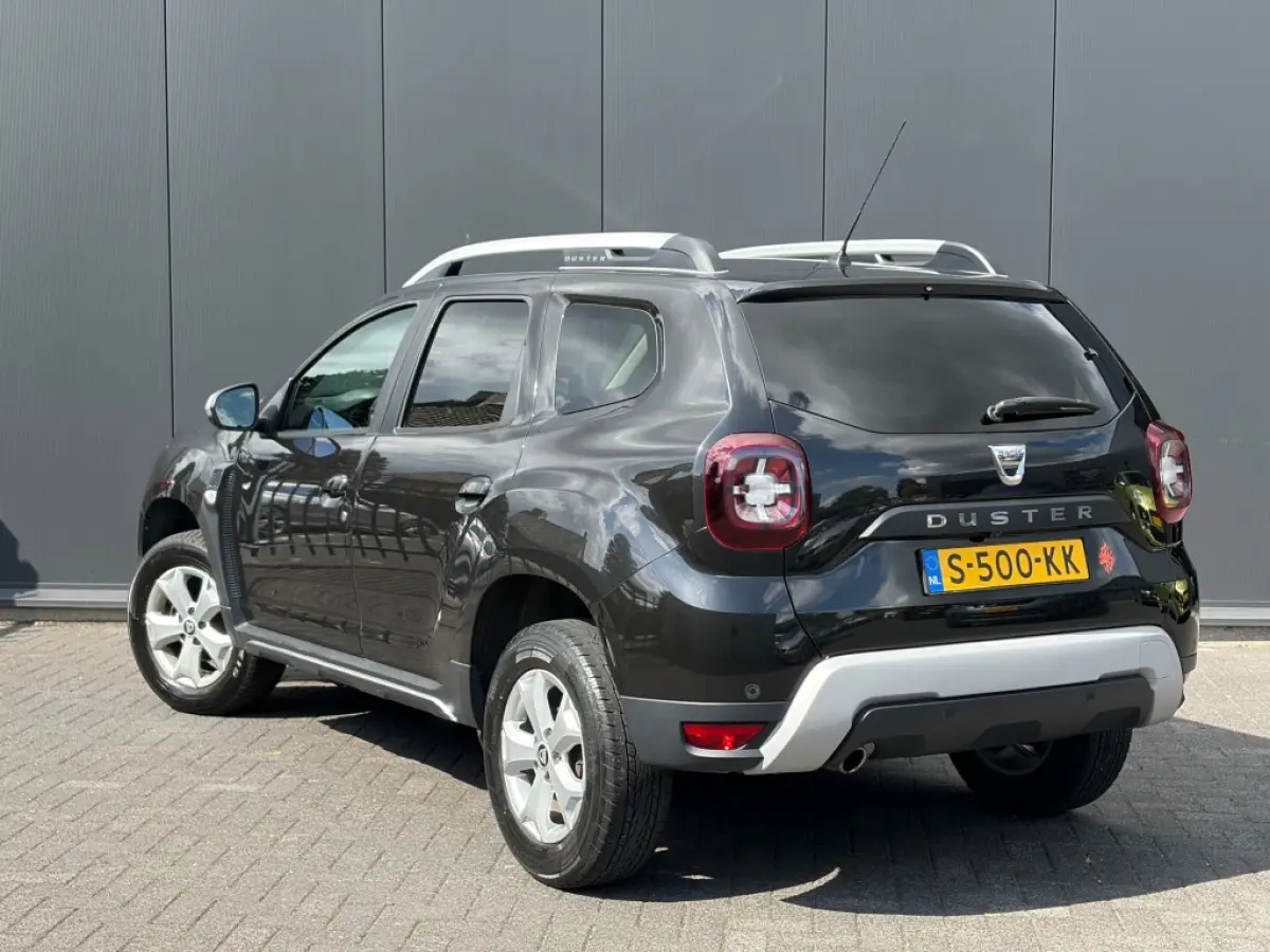 1.6 Comfort Navi Cruise Camera PDC Hoge instap 4-Seizoensbanden