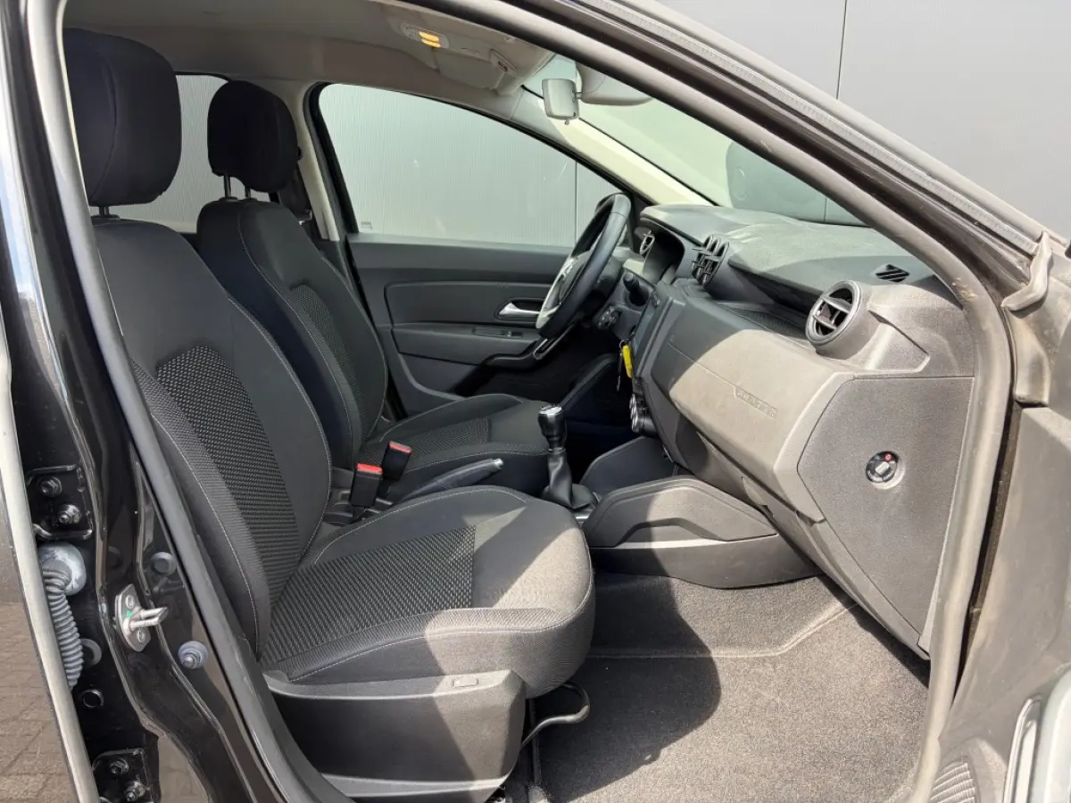 1.6 Comfort Navi Cruise Camera PDC Hoge instap 4-Seizoensbanden