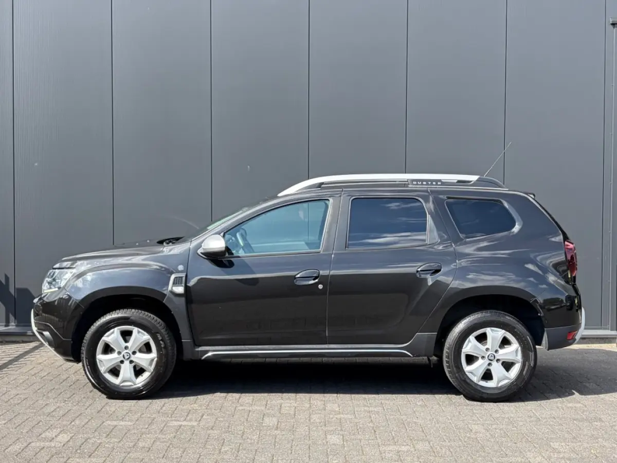 1.6 Comfort Navi Cruise Camera PDC Hoge instap 4-Seizoensbanden