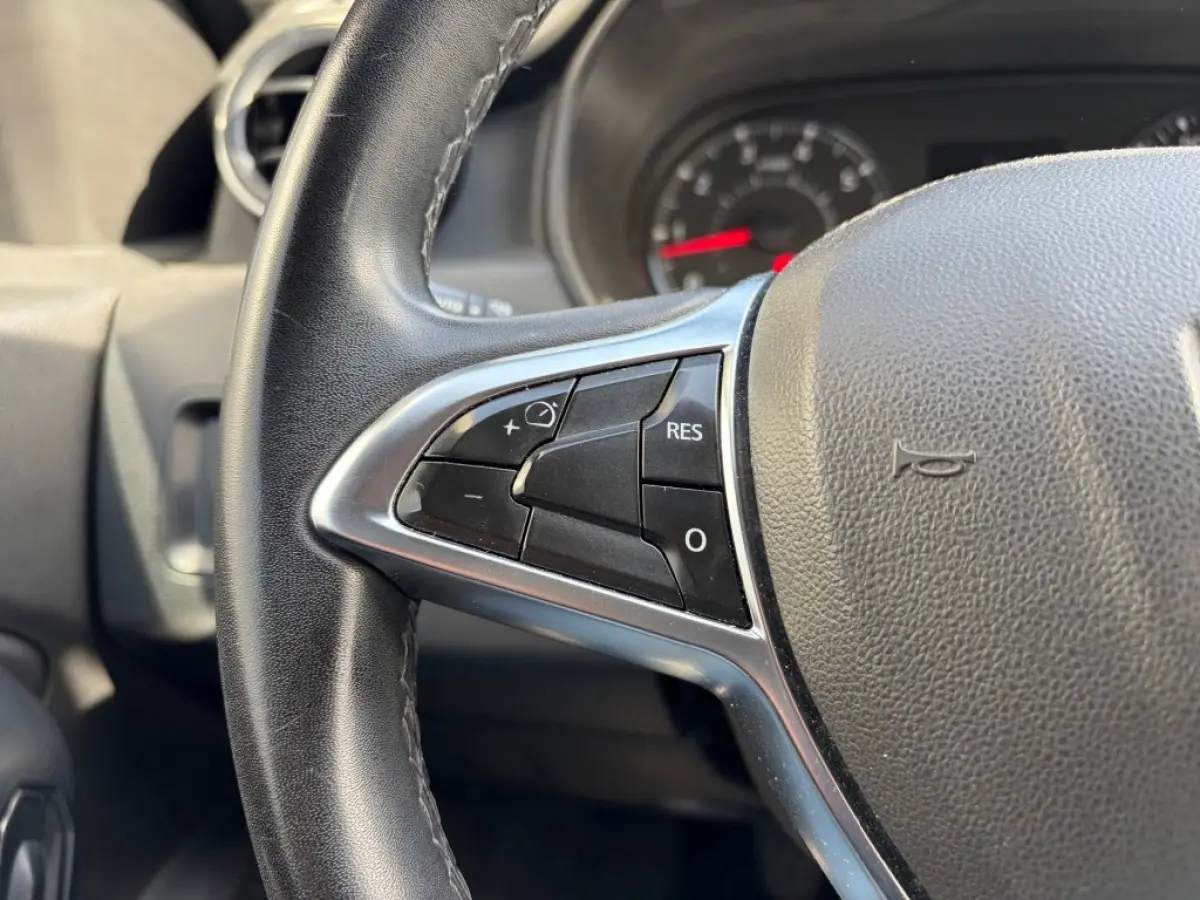 1.6 Comfort Navi Cruise Camera PDC Hoge instap 4-Seizoensbanden