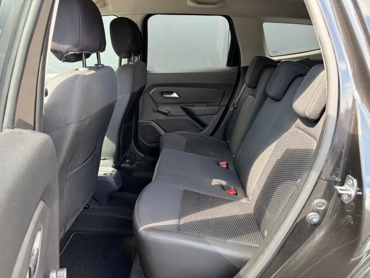 1.6 Comfort Navi Cruise Camera PDC Hoge instap 4-Seizoensbanden