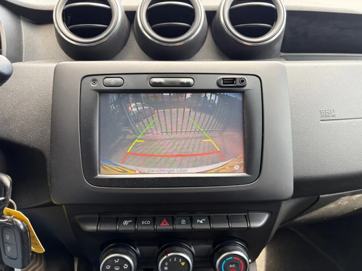 1.6 Comfort Navi Cruise Camera PDC Hoge instap 4-Seizoensbanden
