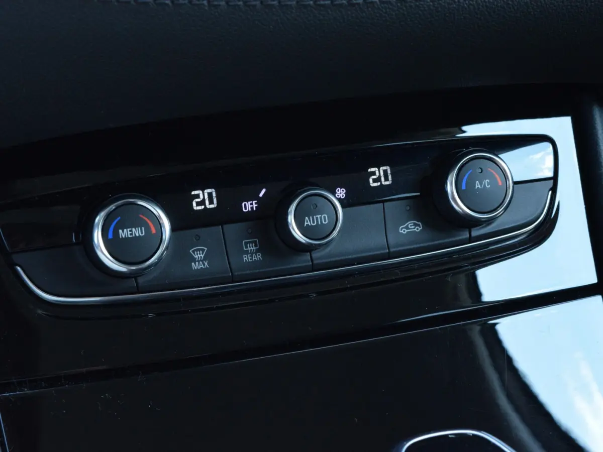 1.2 Turbo Innovation | AUTOMAAT | 130 PK | TREKHAAK | PARKEERSENSOREN MET CAMERA | CLIMATE CONTROL | NAVI | 53.544 KM