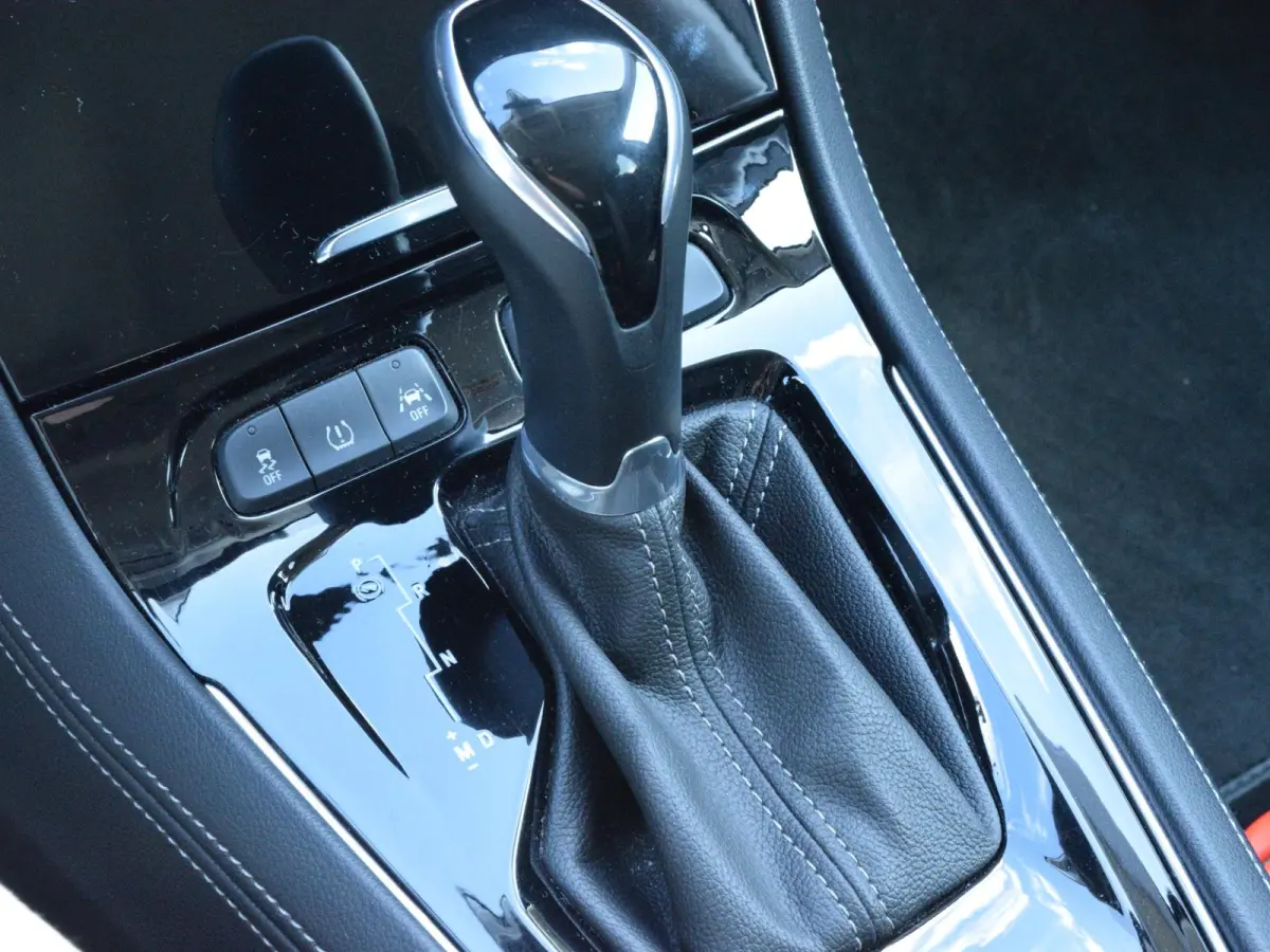 1.2 Turbo Innovation | AUTOMAAT | 130 PK | TREKHAAK | PARKEERSENSOREN MET CAMERA | CLIMATE CONTROL | NAVI | 53.544 KM