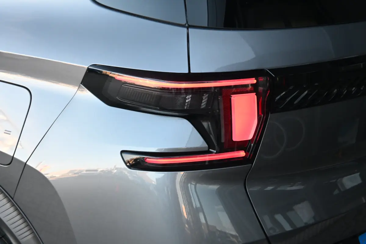 Max 113pk Extended Range 54 kWh DEMO-DEAL! Tot 8 jaar Garantie! | Navi by App | Full Led | Elektr. Ramen Voor & Achter | Cruise control | DAB | Comfort stoelen |