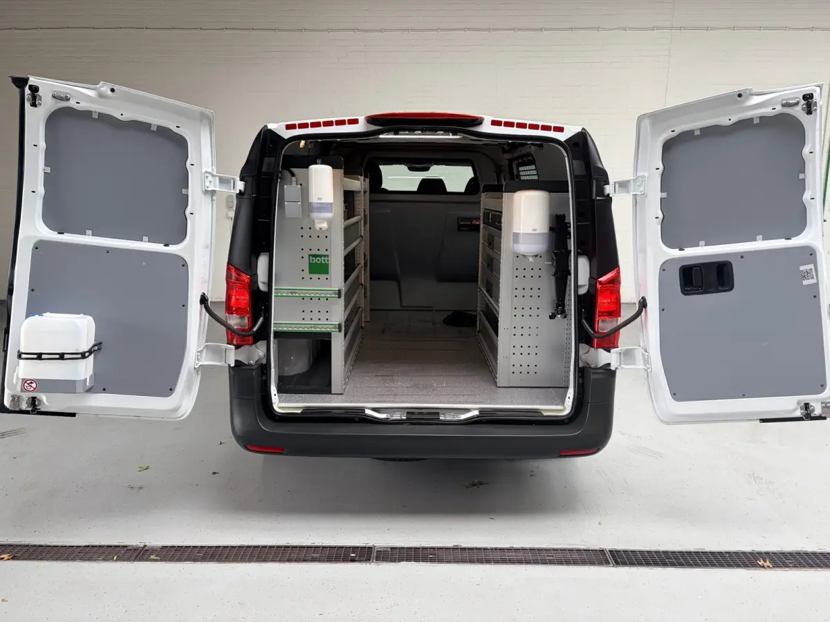 Elektrisch Servicewagen Automaat Lang 66 kWh L2H1 3 Persoons BOTT Inrichting RIJKLAARPRIJS!