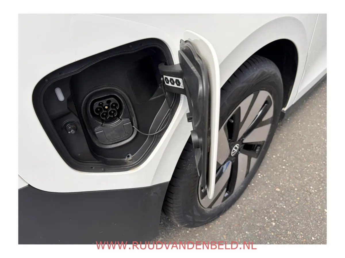 77kWh 96%SOH ! 3-ZITS // ADAP.CRUISE // 19-INCH // CAMERA // CARPLAY