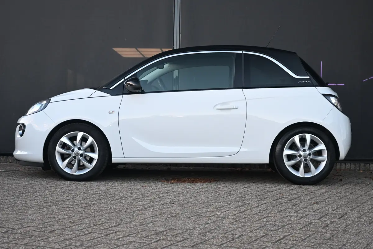 1.0 Turbo BlitZ | Cruise control | Stoel/Stuur verwarming | Navigatie | Parkeersensoren achter | LMV 16" | Airco | Extra getint glas |