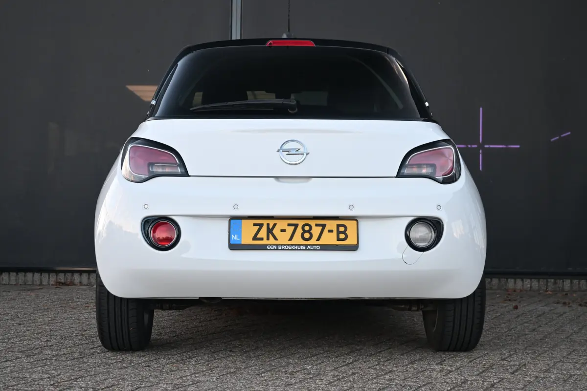 1.0 Turbo BlitZ | Cruise control | Stoel/Stuur verwarming | Navigatie | Parkeersensoren achter | LMV 16" | Airco | Extra getint glas |