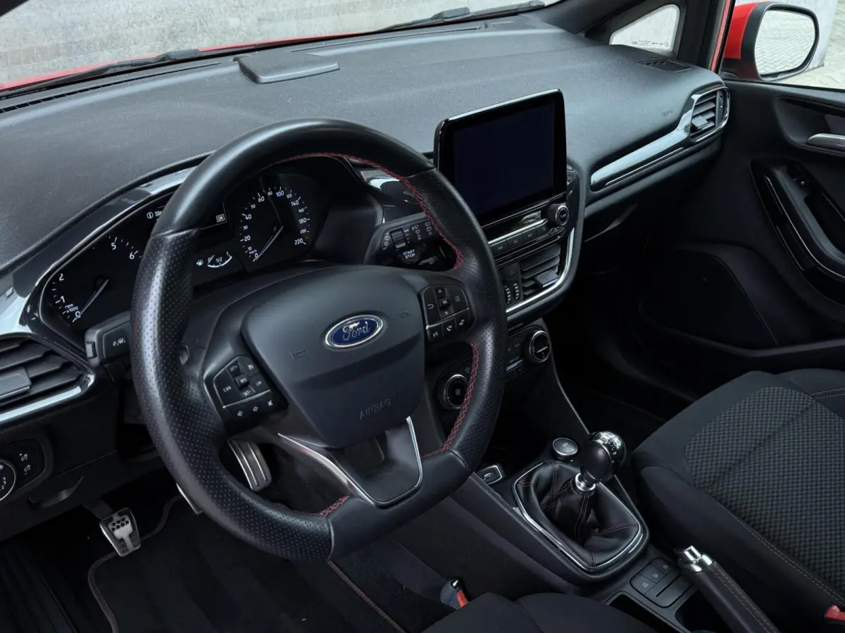 1.0 EcoBoost ST-Line | CarPlay | Winterpakket | Stoel/Stuurverwarming | Dealer onderhouden | Navigatie |