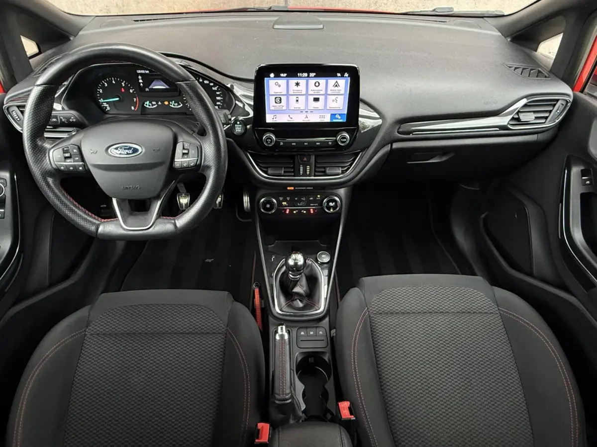 1.0 EcoBoost ST-Line | CarPlay | Winterpakket | Stoel/Stuurverwarming | Dealer onderhouden | Navigatie |