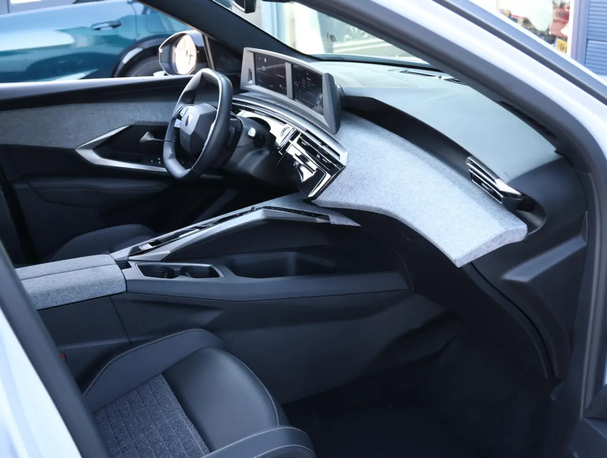 1.2 Allure Hybrid 145 Camera | Keyless | Climate Control | Navigatie Apple Carplay & Android Auto | 7 Persoons | 19" LMV