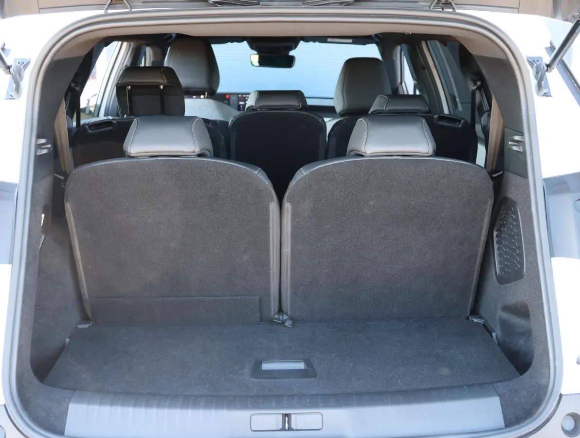 1.2 Allure Hybrid 145 Camera | Keyless | Climate Control | Navigatie Apple Carplay & Android Auto | 7 Persoons | 19" LMV