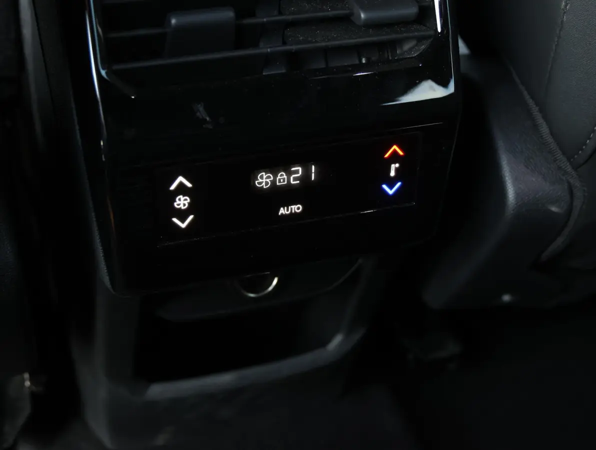 1.2 Allure Hybrid 145 Camera | Keyless | Climate Control | Navigatie Apple Carplay & Android Auto | 7 Persoons | 19" LMV
