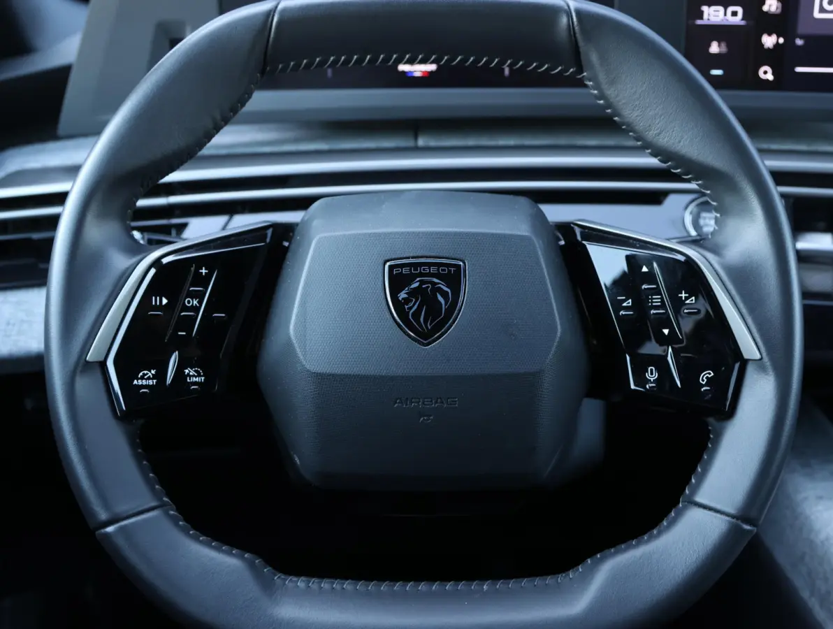 1.2 Allure Hybrid 145 Camera | Keyless | Climate Control | Navigatie Apple Carplay & Android Auto | 7 Persoons | 19" LMV