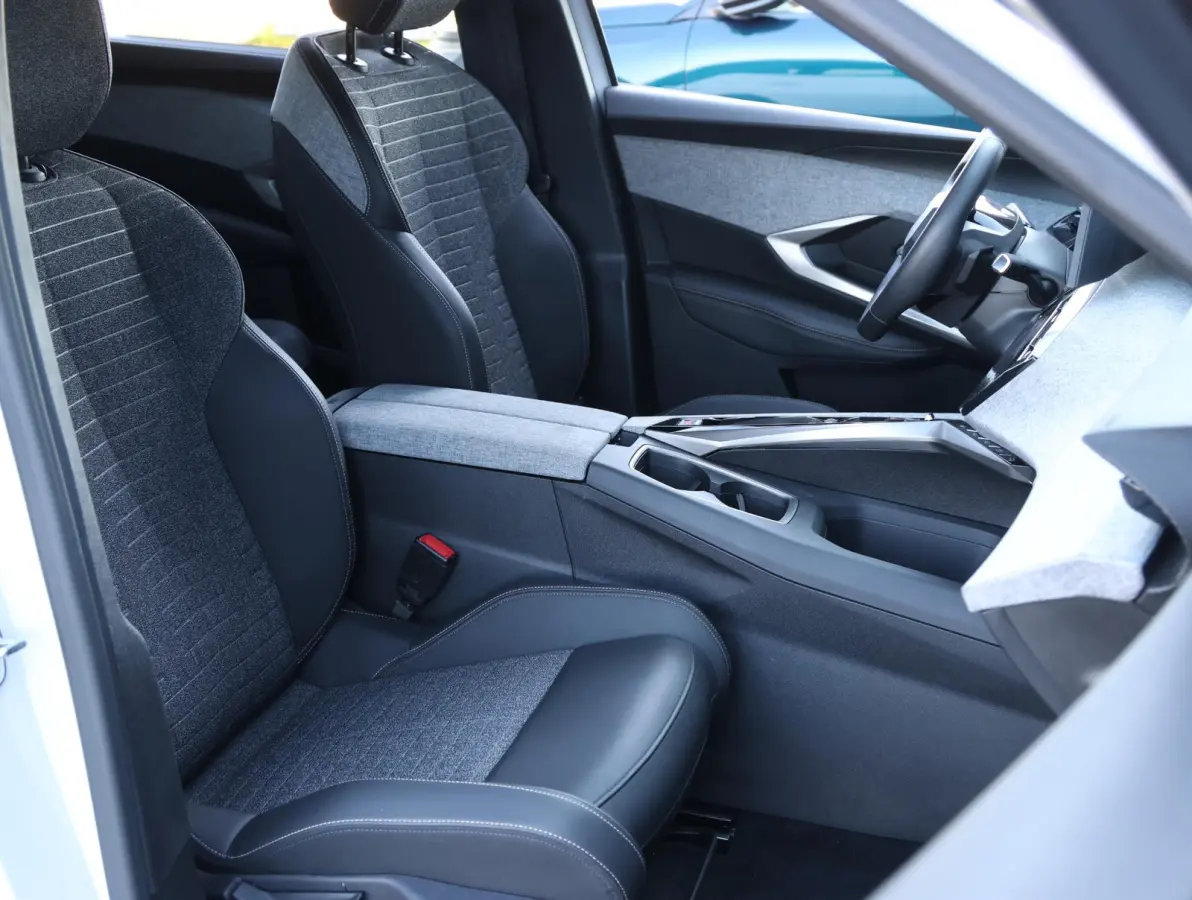 1.2 Allure Hybrid 145 Camera | Keyless | Climate Control | Navigatie Apple Carplay & Android Auto | 7 Persoons | 19" LMV