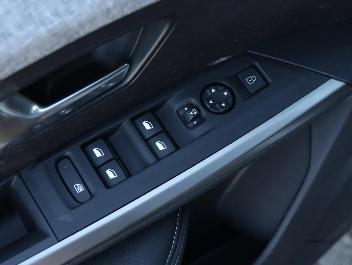 1.2 Allure Hybrid 145 Camera | Keyless | Climate Control | Navigatie Apple Carplay & Android Auto | 7 Persoons | 19" LMV