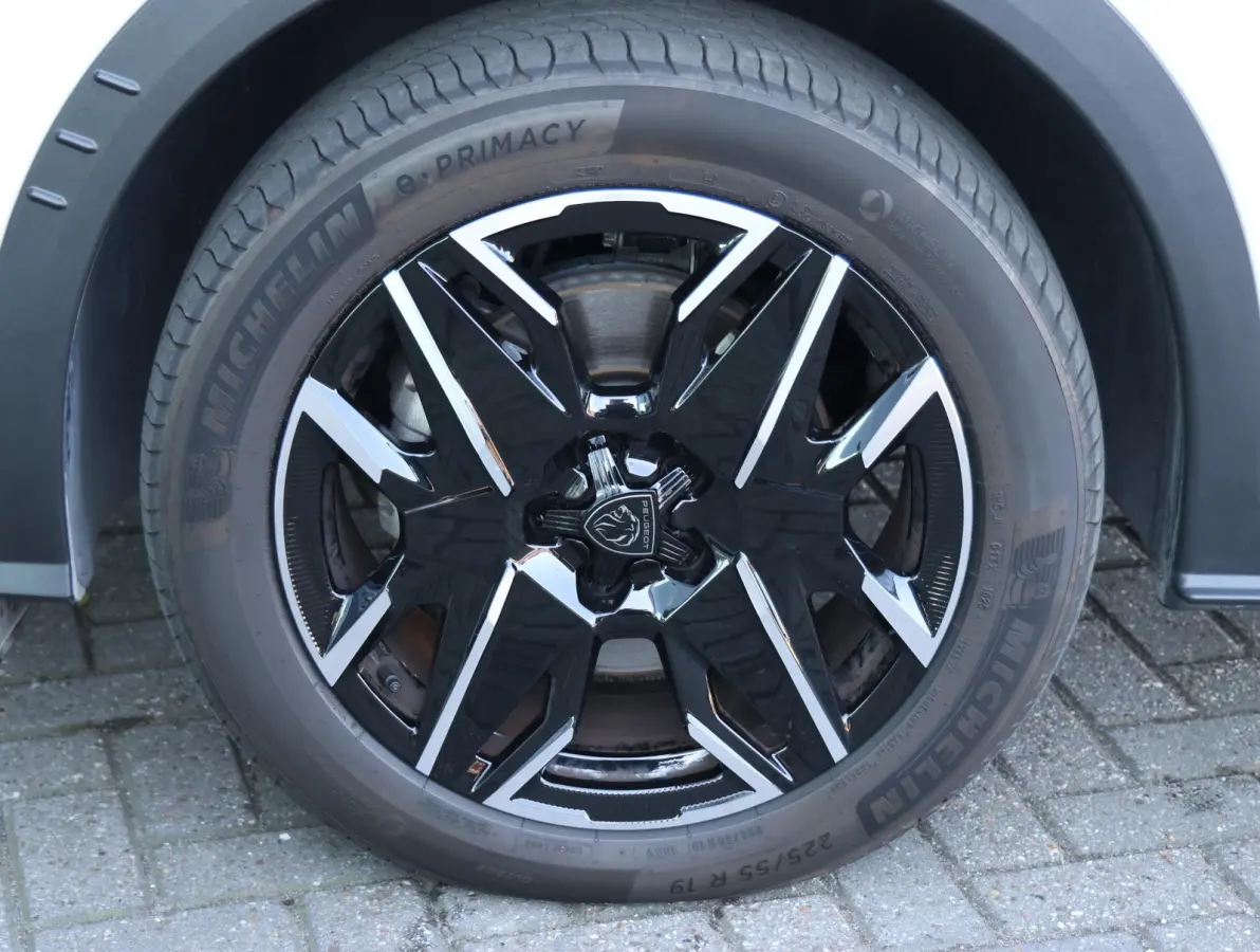 1.2 Allure Hybrid 145 Camera | Keyless | Climate Control | Navigatie Apple Carplay & Android Auto | 7 Persoons | 19" LMV