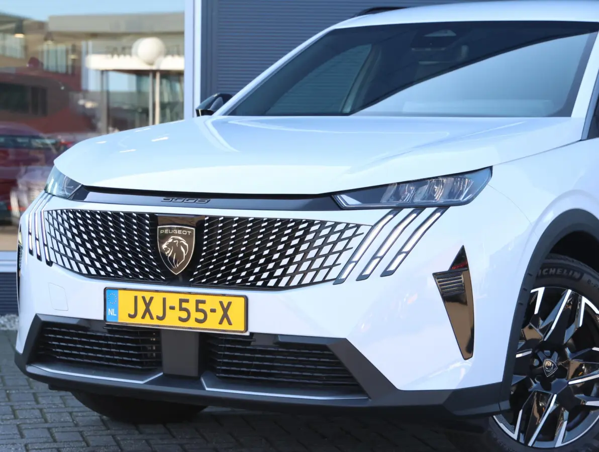 1.2 Allure Hybrid 145 Camera | Keyless | Climate Control | Navigatie Apple Carplay & Android Auto | 7 Persoons | 19" LMV