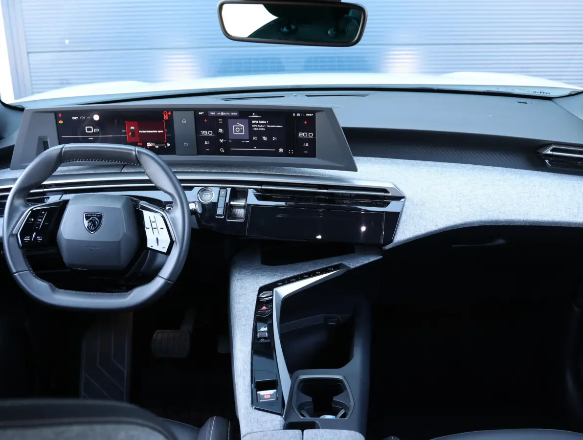 1.2 Allure Hybrid 145 Camera | Keyless | Climate Control | Navigatie Apple Carplay & Android Auto | 7 Persoons | 19" LMV